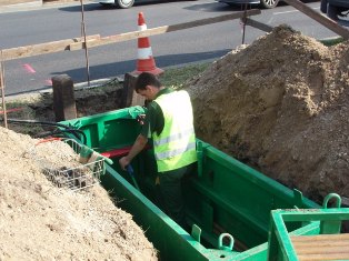 Wiertnia Ditch Witch P-80 przy pracy