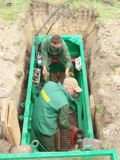 Wiertnia Ditch Witch P-80 przy pracy