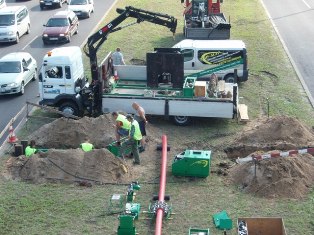 Wiertnia Ditch Witch P-80 przy pracy
