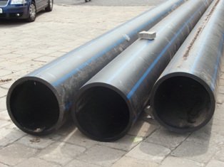 Wciąganie rury osłonowej HDPE Ø630, ul. Targowa w Warszawie